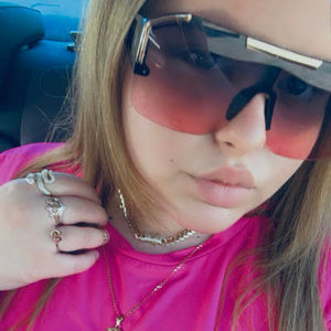 Meet your Posher, Yanira